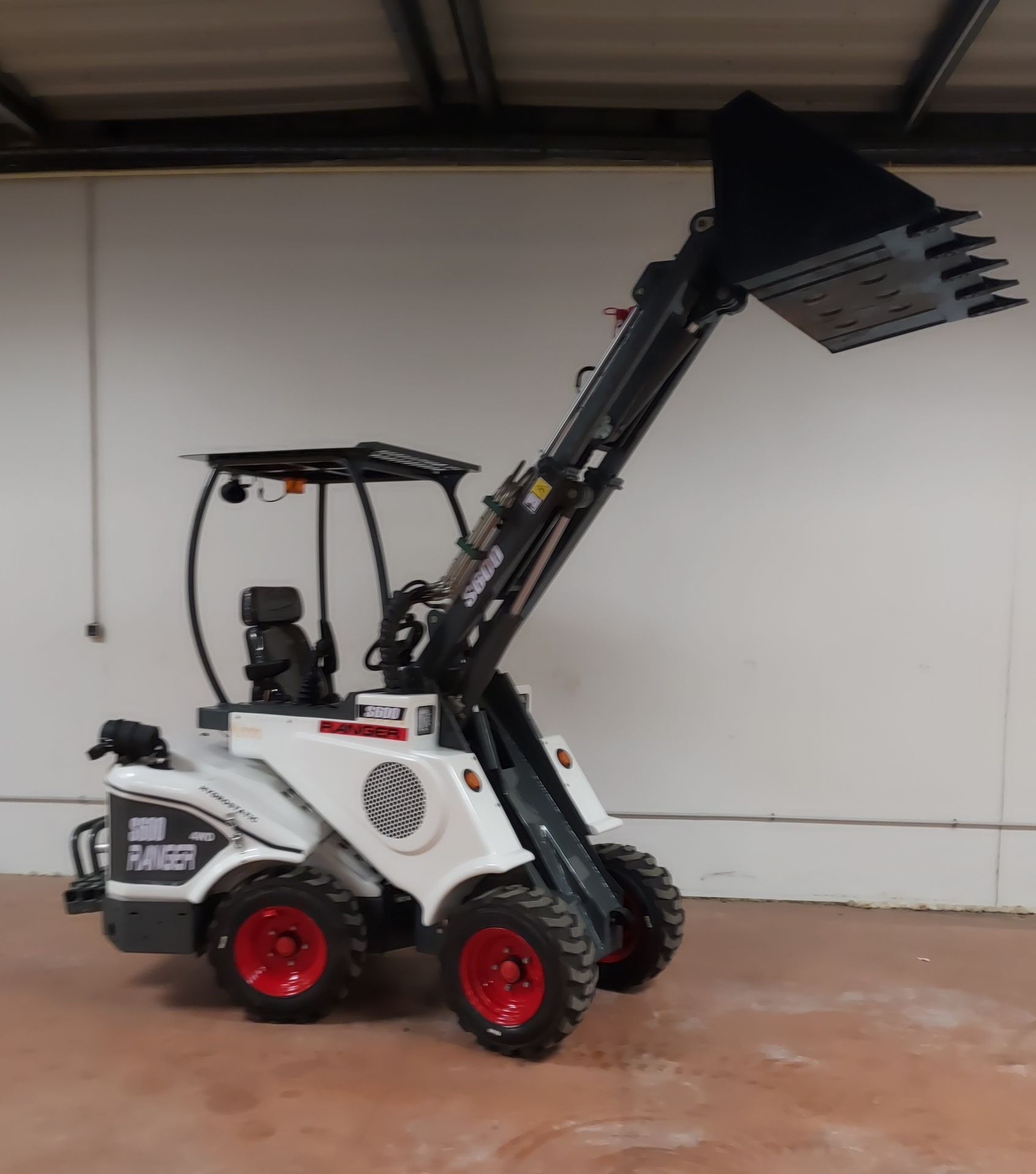 Chargeuse compacte pour valet de ferme Ranger S600