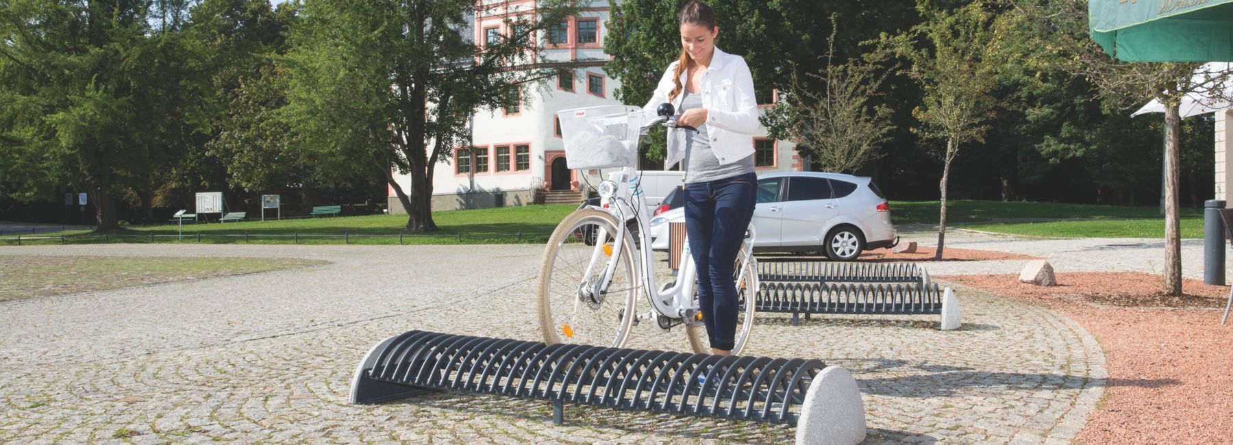 Riccio - parking à vélos droit - city design - acier galvanisé thermolaqué avec piètements en béton ou sur platine_0