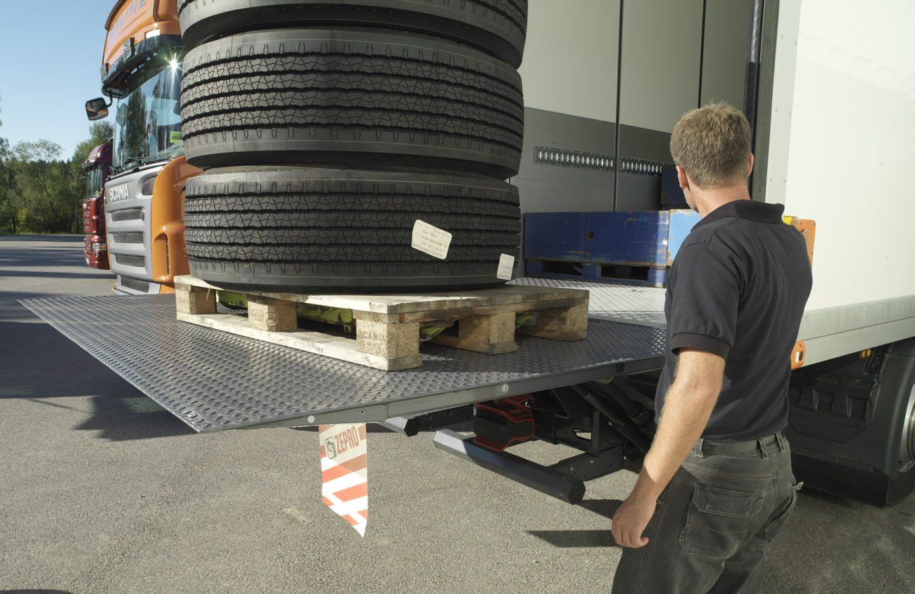 Hayon élévateur Zssuhd 2000 - HIAB Zepro - levage 1500 à 2000 kg - pour caisses mobiles_1