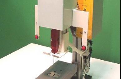 Machine de fixation d’étiquettes cavalières par attache plastique - idéale pour chaussettes et linge de maison - épaisseurs jusqu’à 50 mm_0