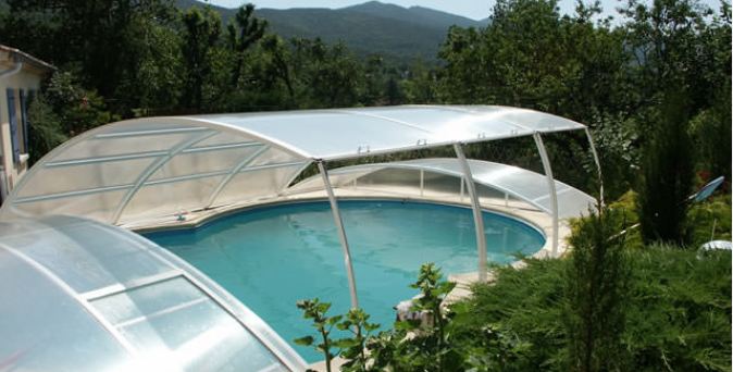 Abri piscine bas Berlin - aluminium thermolaqué et polycarbonate alvéolaire anti-UV_0