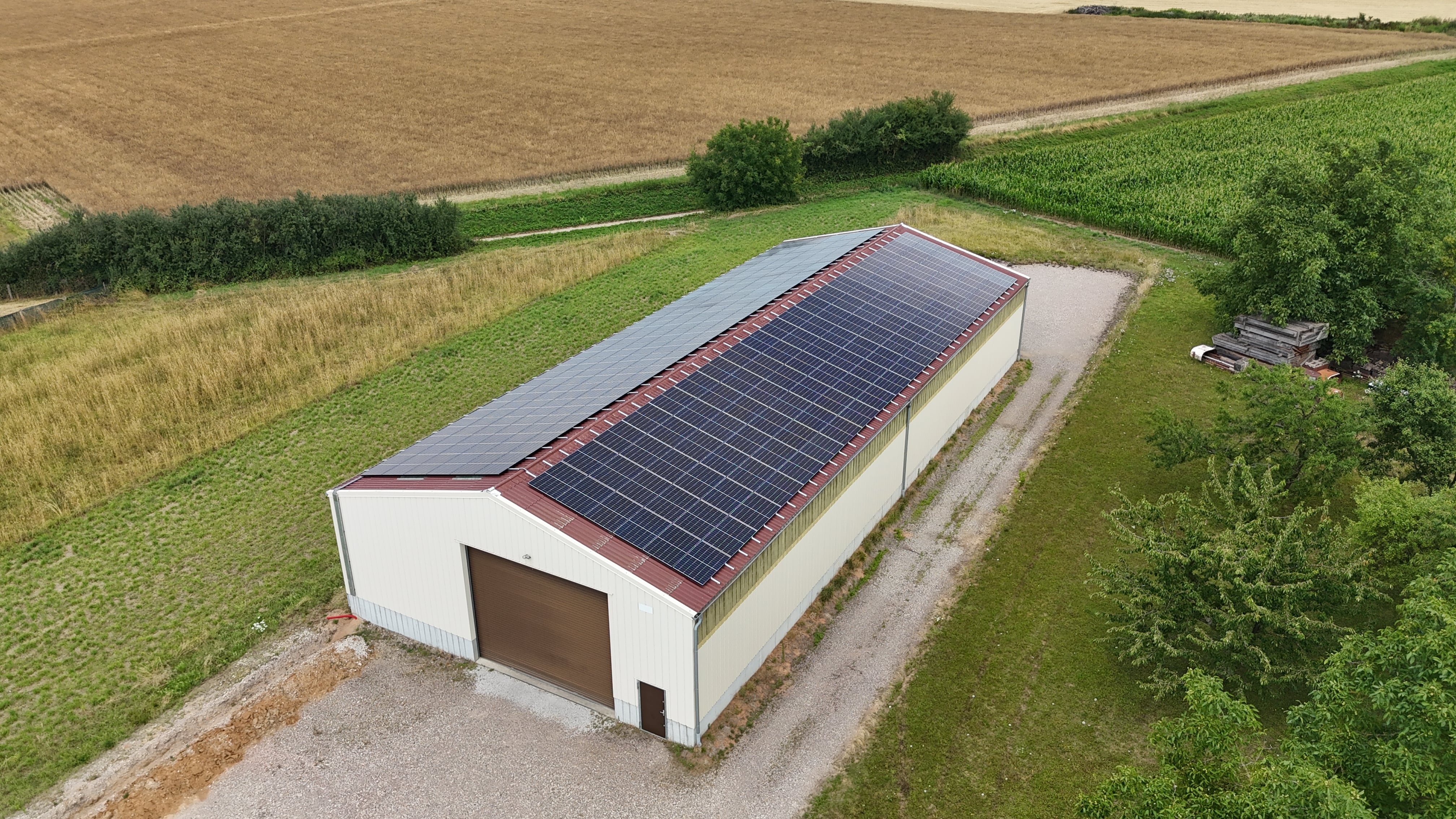 Hangar photovoltaïque agricole - 224 panneaux- 500m² - 99.68 kWc_0