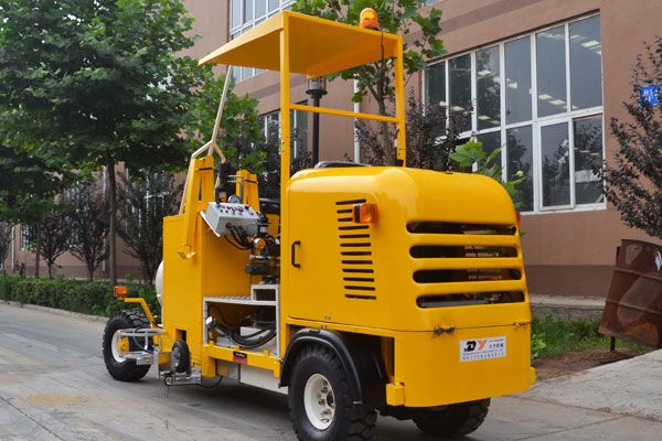 AC-STM-I/II - Machine de marquage routier ACE - Poids 910 kg - Transmission hydraulique variable_0
