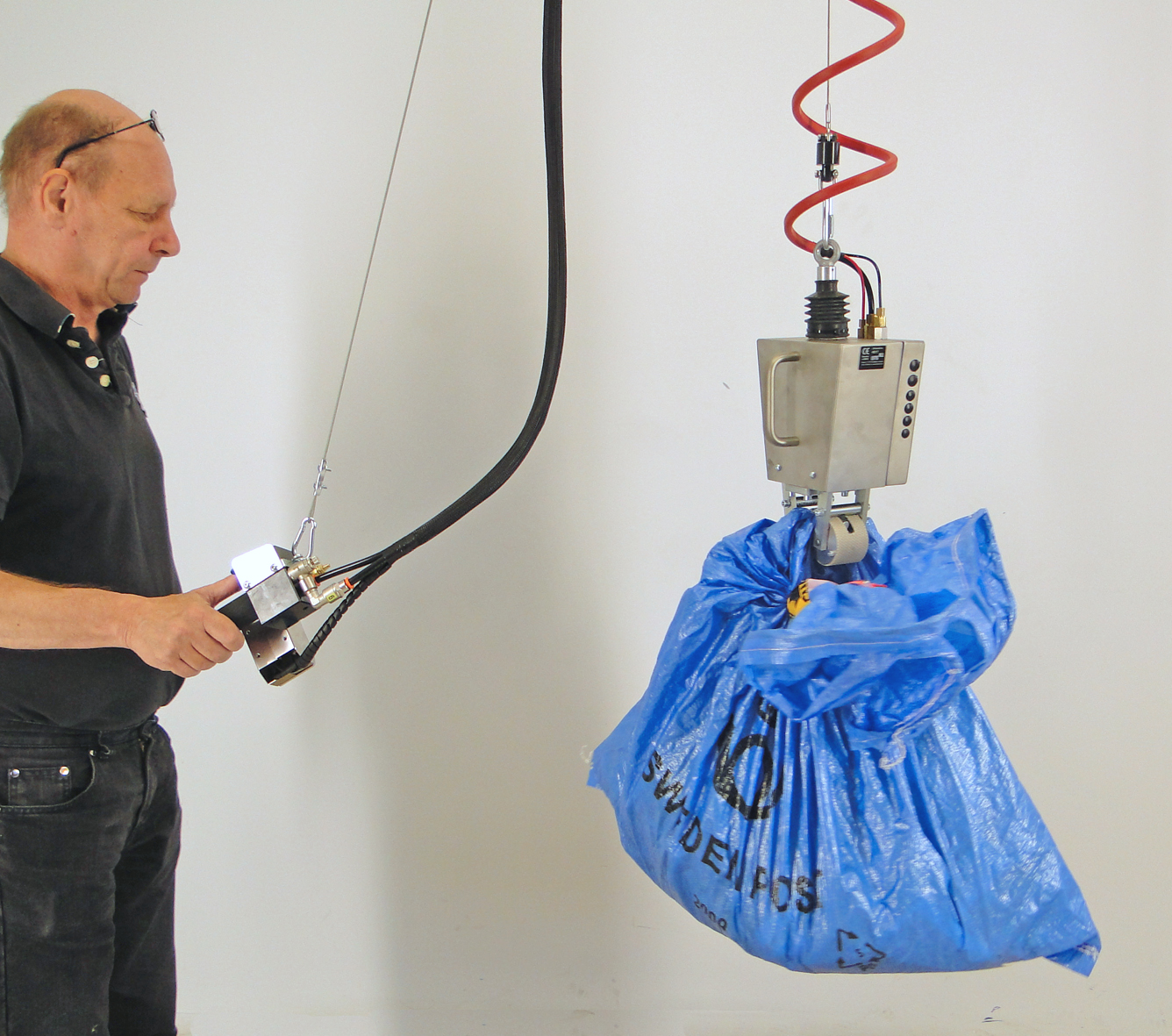 Manipulateur à pince pneumatique pour sacs - de 5 à 75 kg - levée jusqu'à 3 m_0
