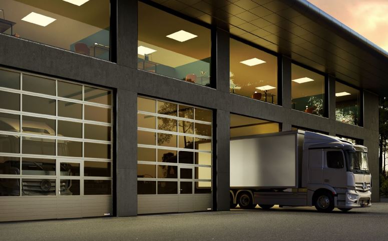 Porte sectionnelle industrielle motorisée en aluminium vitrées avec section basse à rainures - APU F42, APU F42 Thermo, APU 67 Thermo_0