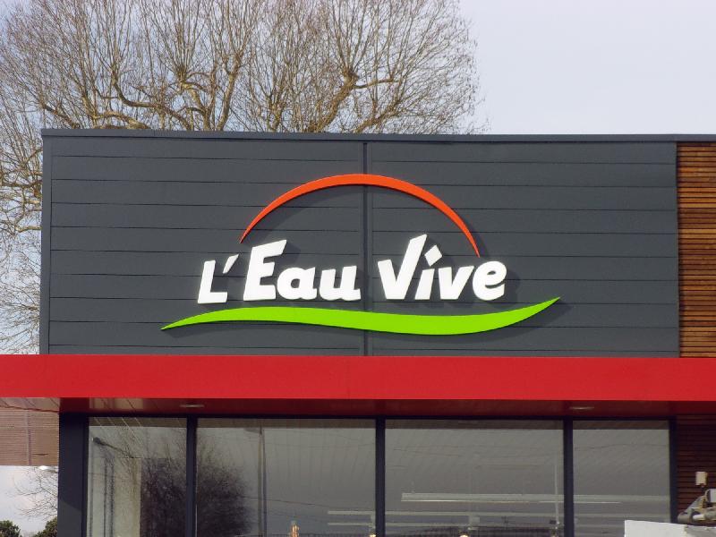 Panneaux d'affichage extérieur - Enseigne lumineuse LED avec lettres boîtiers en aluminium laqué et éclairage interne_0