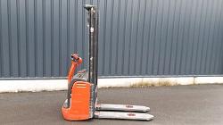 Gerbeur électrique Fenwick L10B 15103 - chargeur incorporé - capacité 1000 kg - levée 1560 mm - mât Simplex - année 2010_0