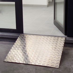Rampe de seuil 80x80cm - équipée d'une poignée - hauteur maxi 36 cm_0