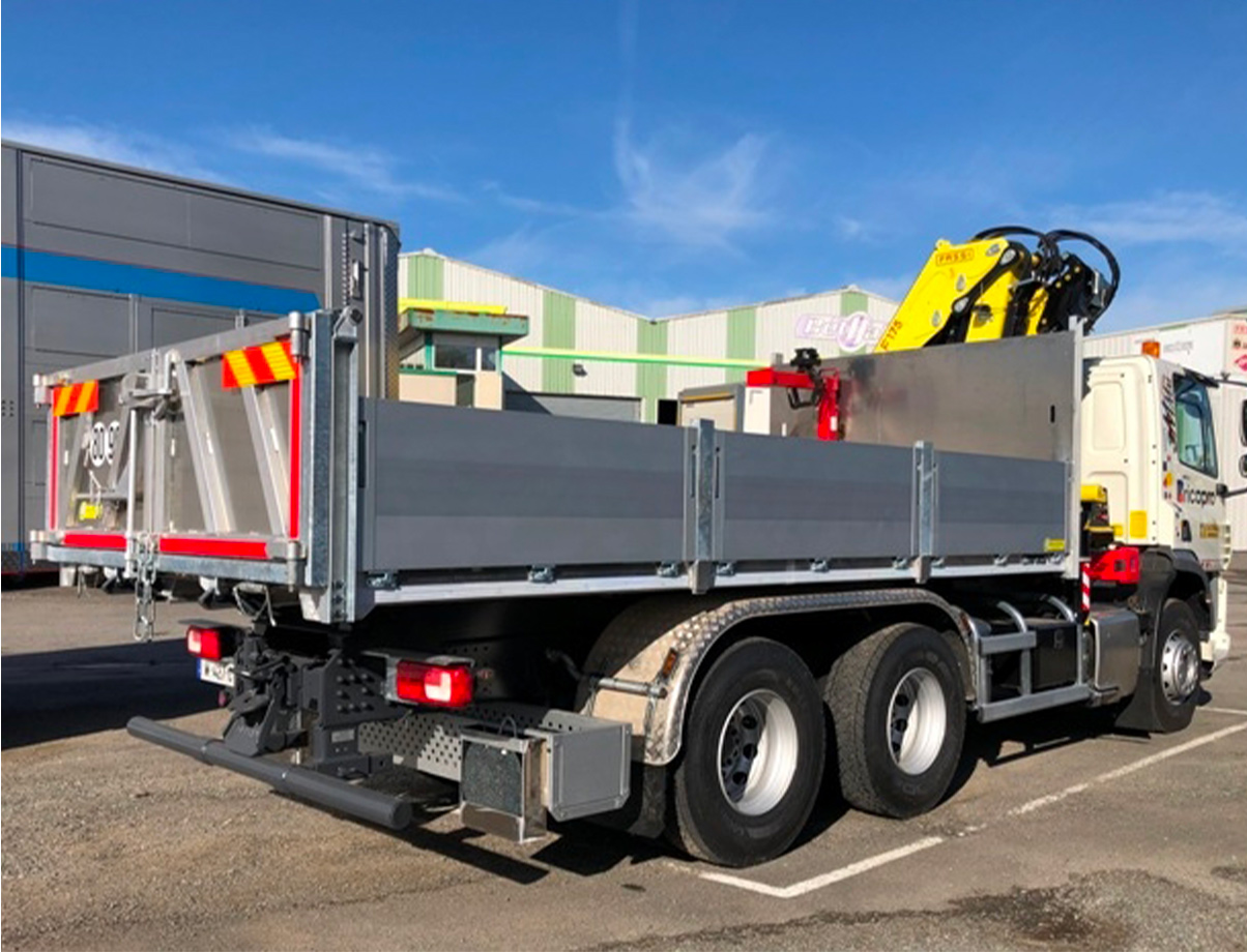 Benne TP - ridelles en aluminium avec grue Fassi F175_0