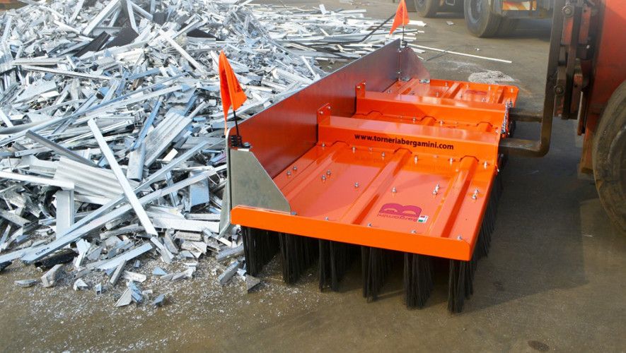 Balai agricole Bergamini avec brosses en acier pour surfaces variées