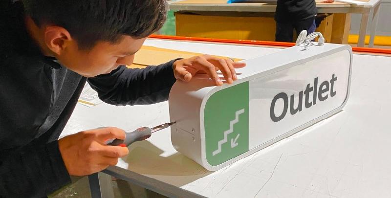Enseigne lumineuse LED une ou deux faces - signalisation intérieure parkings_0