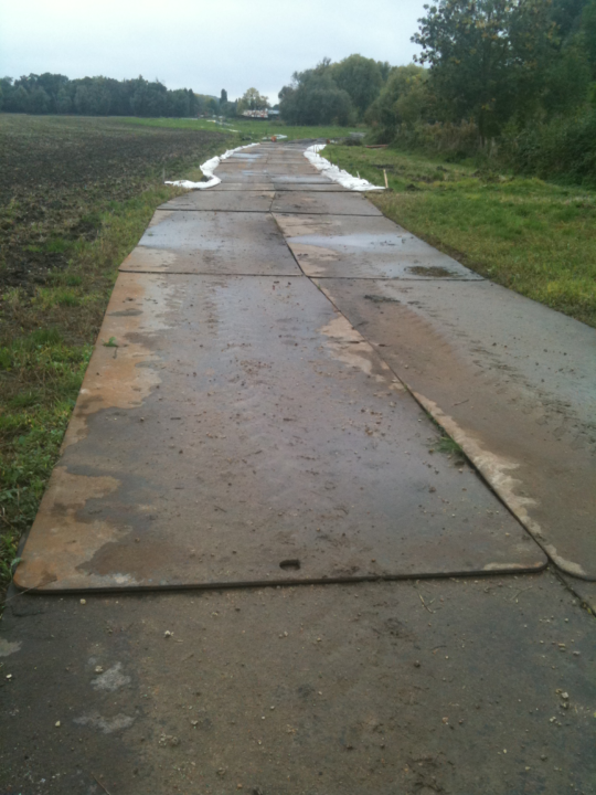Plaques de roulage en acier - protection des sols - chasi - 5 à 6m de long_0