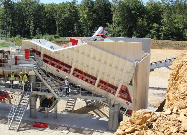 Alimentateur à tablier métallique