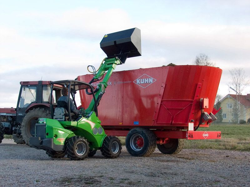 Godet à basculement Avant Tecno - Capacité : 150 à 350 L - Hauteur de basculement jusqu'à 3300 mm_0