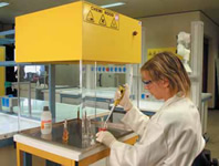 Hotte à charbon actif - Hotte chimique pour laboratoire avec filtration par charbon_0