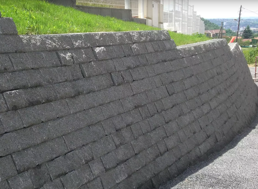 Bloc béton pour soutènement, parement, merlon, protection de digues, ou berge de rivière - PIERAMUR - Pomel béton_0