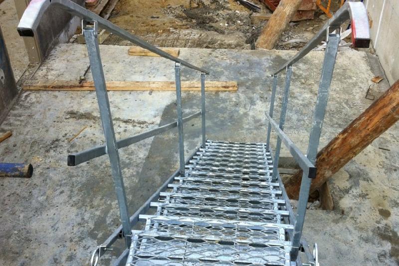 Escalier de chantier Emap Eco - Acier galvanisé à chaud - Marches antidérapantes - Hauteur 0,51 à 4,15m_0