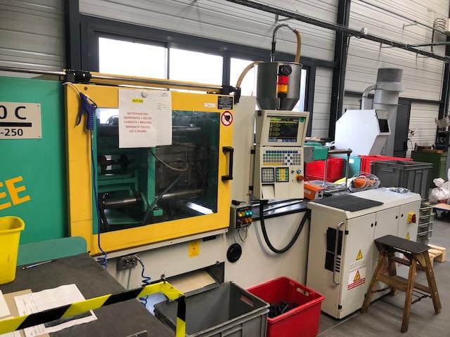 Presse à injection - Arburg 60T 370 C 250 - unité d'injection et de fermeture performante_0