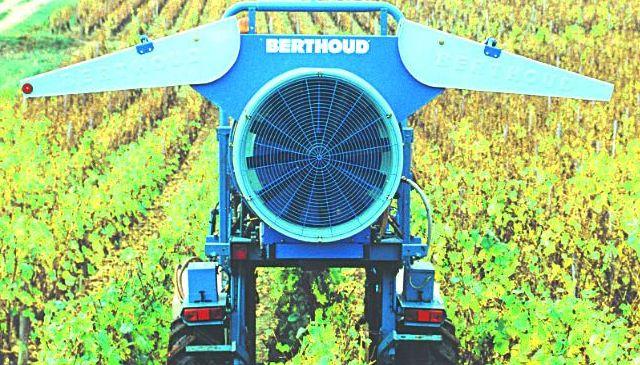 Pulvérisateur MAX'AIR - Berthoud - jet porté avec ventilation axiale 840 mm et déflecteurs pour vignes difficiles_0