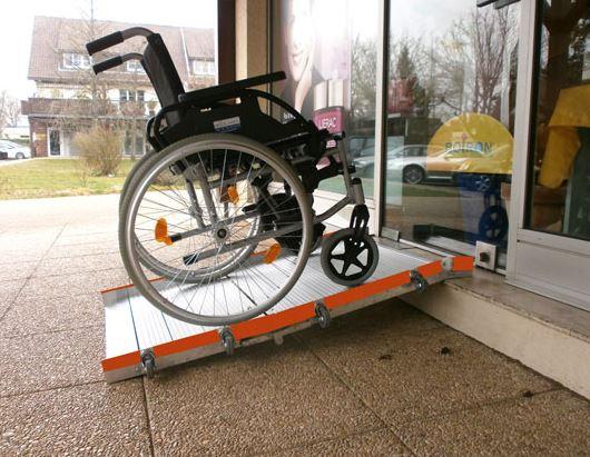 Rampe pliante en aluminium - légère, antidérapante et ajustable, pour une à trois marches_0