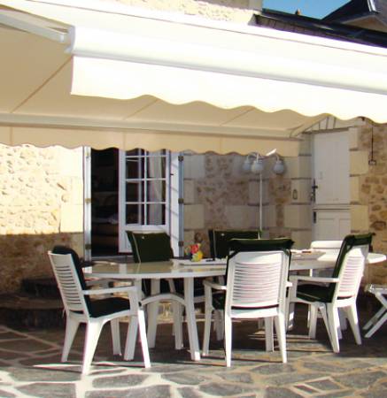 Store de terrasse sur pieds - mobile avec coffre intégral - jusqu'à 6m de largeur et 3m de déploiement_0