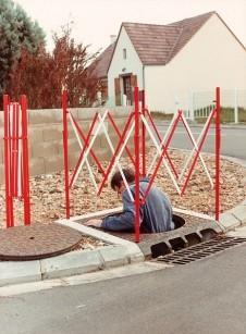 Barrière de regard extensible - sécurité chantiers - hauteur 1m - acier laqué rouge et blanc_0
