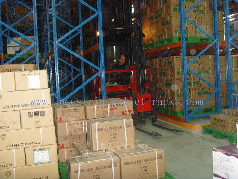 Palette de stockage à défilement ligne par ligne sur le bas-côté - capacité 800kg à 4000kg par couche - largeur de canal réduite 1.8m à 2.2m_0