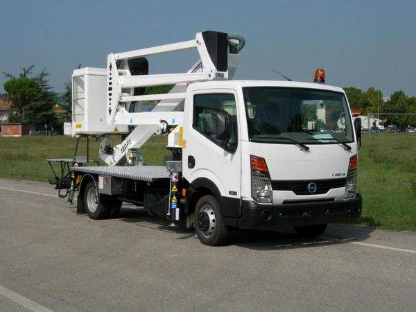 Camion nacelle télescopique