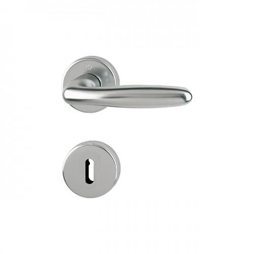 POIGNÉES DE PORTE SUR ROSACES RONDES VERONA - ALUMINIUM FINITION INOX - CLÉ L HOPPE