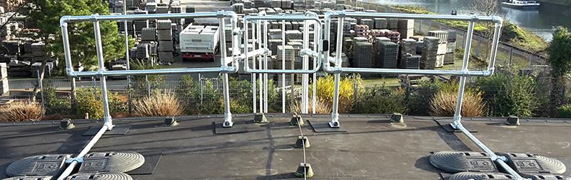 Kit de garde-corps sécurisé pour toiture terrasse, avec portillon à fermeture automatique - KeeGuard Ladder_0