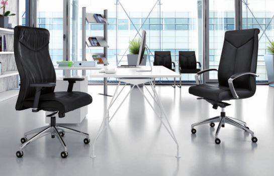Sièges de direction - BETIKO et OSKAR - Fauteuils président en cuir noir avec mécanismes ergonomiques_0