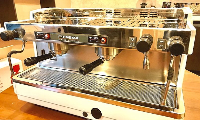 Machine à café professionnelle FAEMA President semi-automatique 2 groupes_0