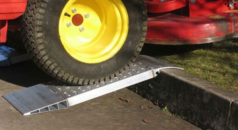 M140/10sh - Rampe d'accès pour conteneur en aluminium - Longueur 1000 mm - Stries antidérapantes_0