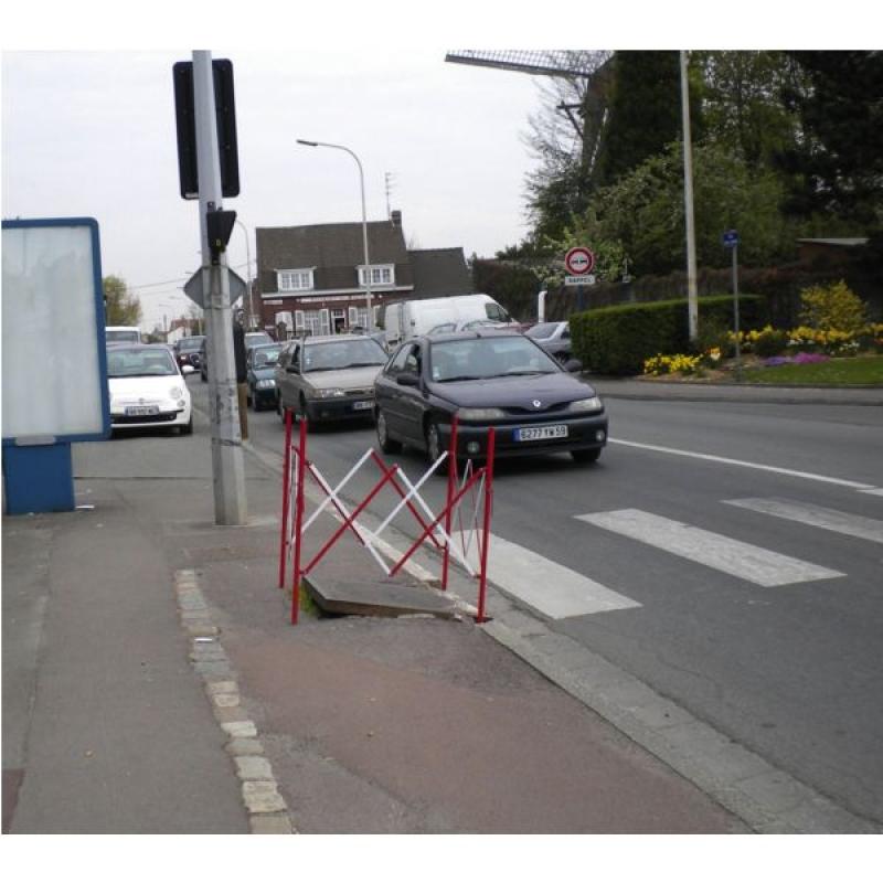 Barrière de chantier extensible Viso - Structure pliable en acier rouge/blanc - Hauteur 1150 mm_0