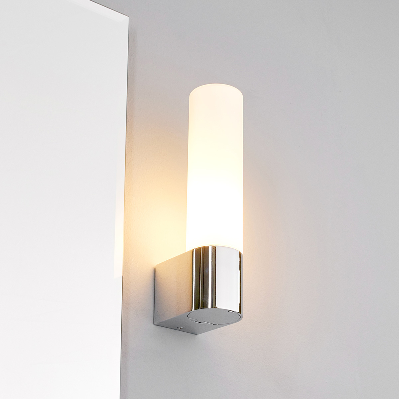 LINDBY APPLIQUE POUR MIROIR MELIKE, 27 CM, CHROME, IP44, PRISE DE COURANT