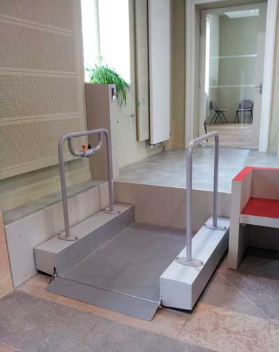 Élévateur vertical pour personnes à mobilité réduite - LOW UP - Charge 250 kg - Élévation 0,5 m - Aluminium et inox_0
