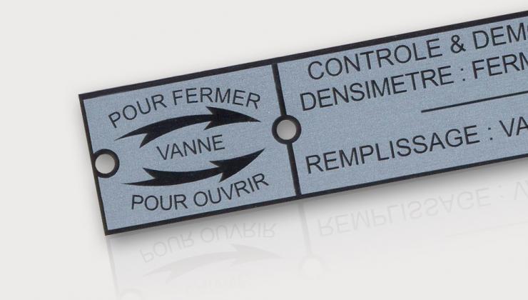 Marquage de tuyauterie - Identification des fluides selon norme AFNOR avec autocollants et plaques rigides_0
