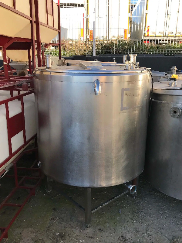 Reservoir en acier inoxydable d'occasion 1 000 litres isolé_77_0