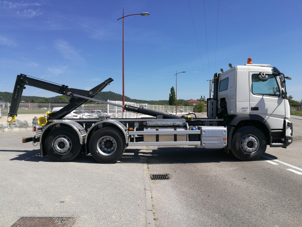 Bras amovible HPC pour camion - capacité 24 à 28T - système multi-caissons_0