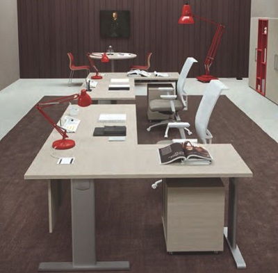 Bureau d'angle - piétement à dégagement latéral - voile de fond - caisson mobile sous retour - grande surface de travail_0