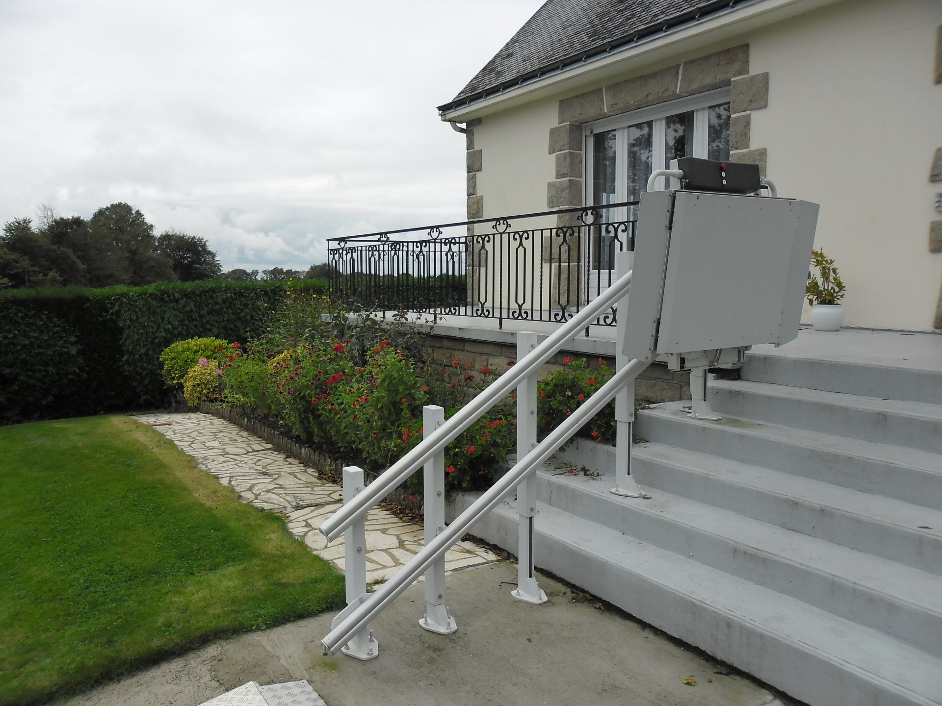 Plateforme monte-escaliers (pour escaliers droits) logic_1