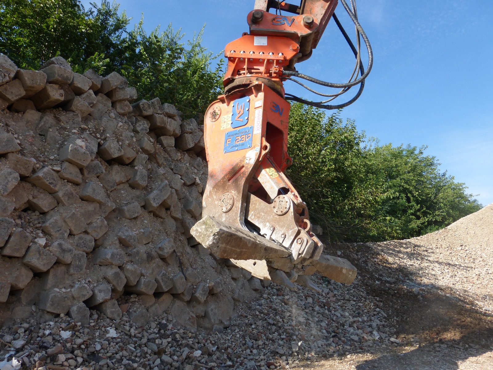 Broyeur à béton fixe avec booster 750 bar - 5 modèles pour pelles de 12 à 50 tonnes_1