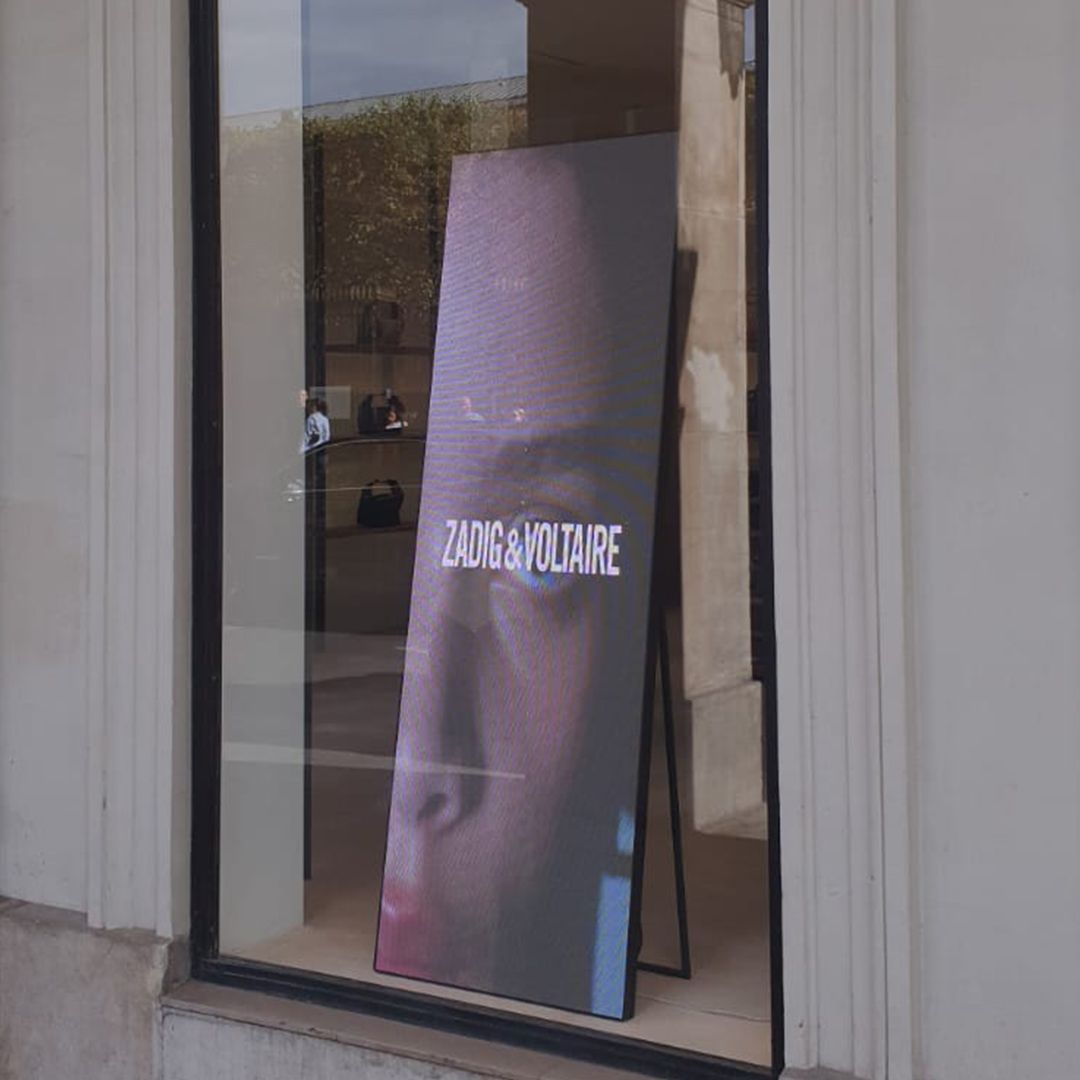 Kakémono digital LED, utilisable comme outil d'information, de décoration et de promotion intérieur et extérieur - 192x64x4,3 cm -MODEL SMART_1