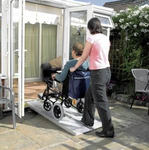 Rampe d'accès valise Axcess Homecraft - scooters électriques et fauteuils roulants - plusieurs longueurs disponibles (code: D0911697)_0