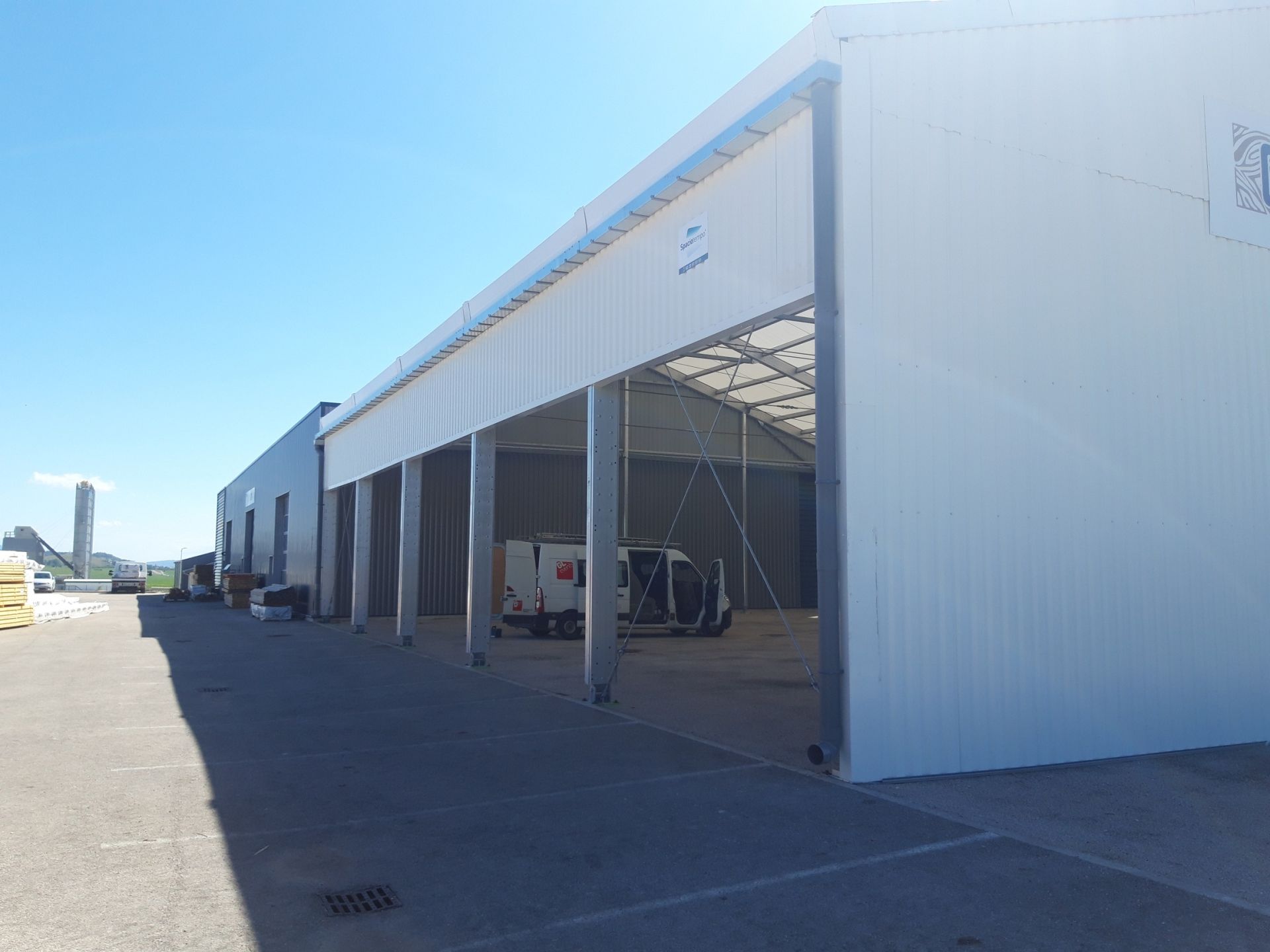 Auvent industriel pour abriter vos produits, matériaux et véhicules - Neivalu_0