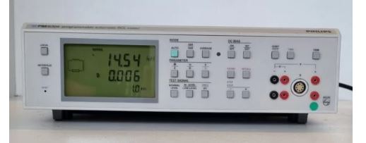 Pm6304 - multimetre automatique programmable rlc - philips - rayonnages et présentoirs pour multimédia_0