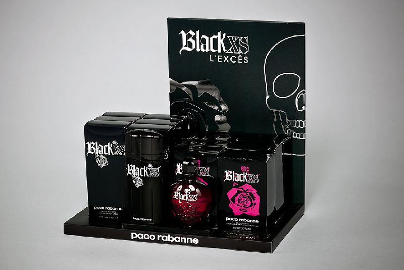 Présentoirs Paco Rabanne - PLV multi-matériaux avec panneaux rembordés et éléments découpés à la forme_0