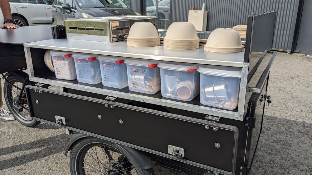 Triporteur street-food pour une restauration simple et qualitative lors d'événements, animations de quartier_1