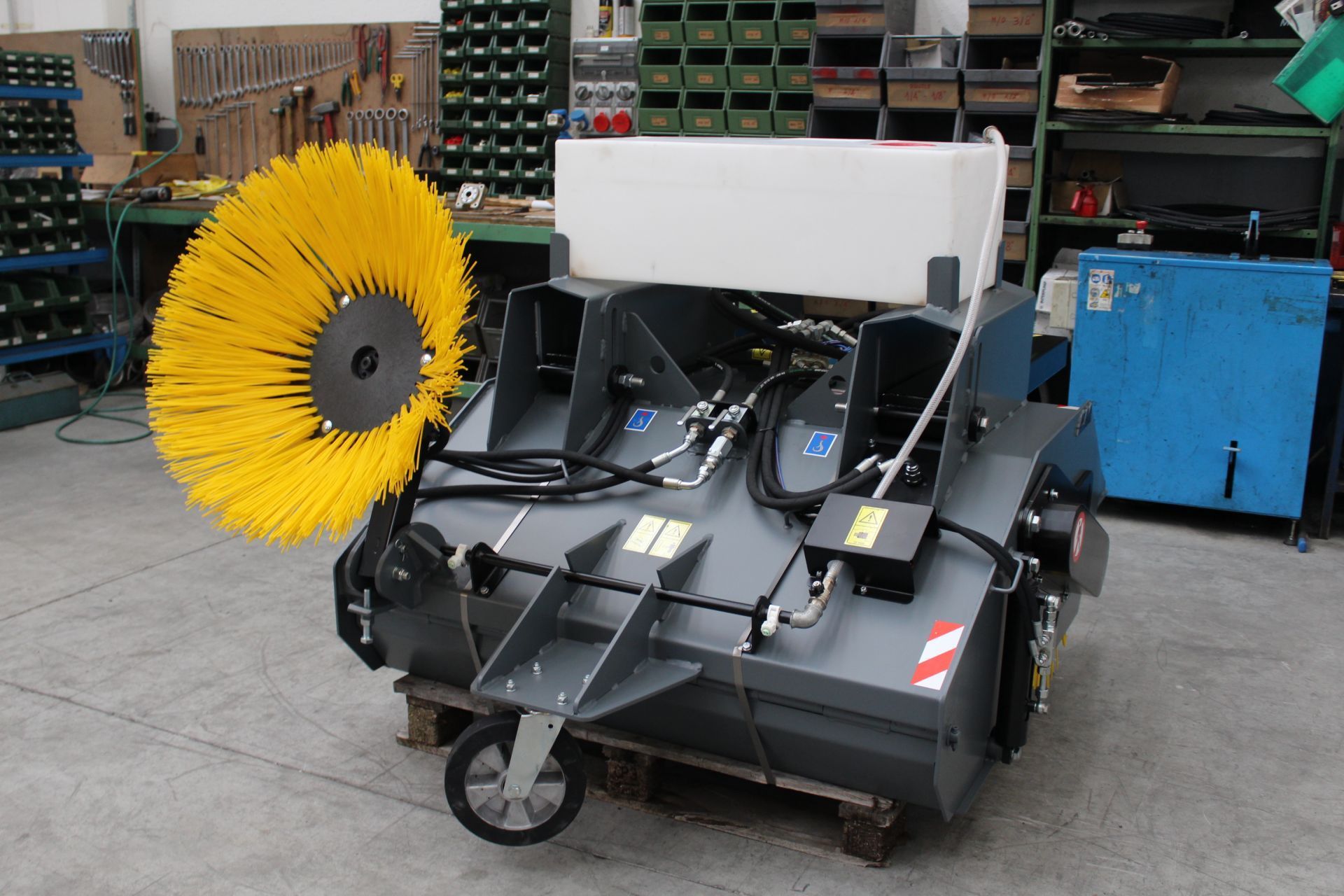 Godet balayeur ramasseur pour chariot élévateur pour télescopique_1