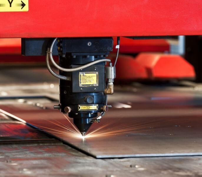 La découpe laser métal chez un sous-traitant en tôlerie industrielle - bourasseau industrie_0